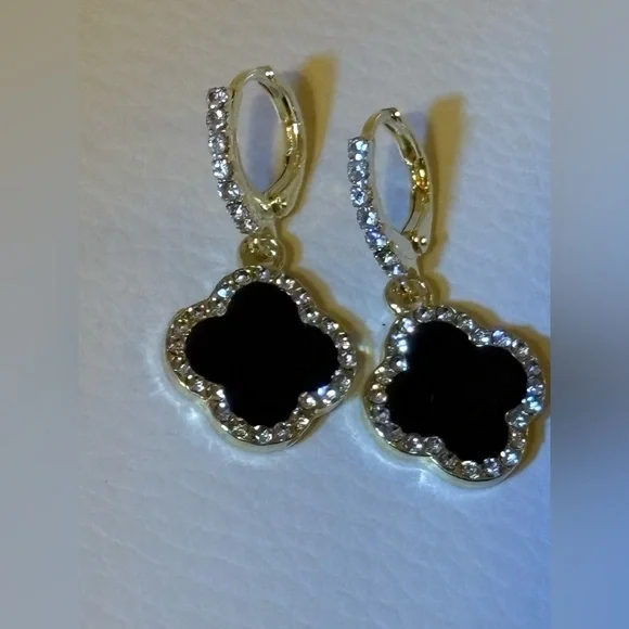 Elegant Black & Gold Crystal Clover Hoop Earrings - Picture 4 of 6